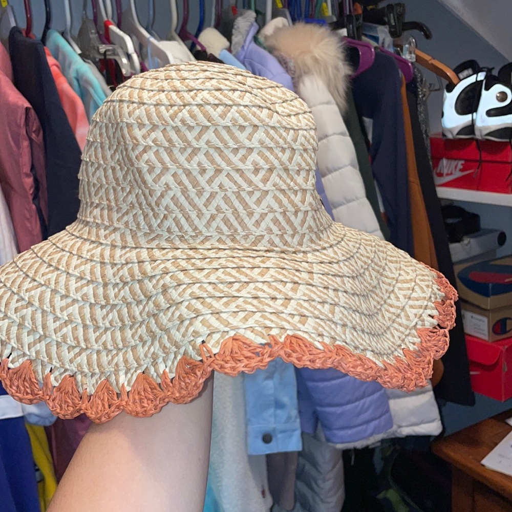 Floppy sun hat